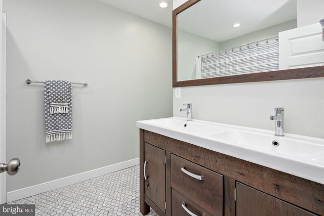 218 E BARNEY ST, Baltimore, MD 21230