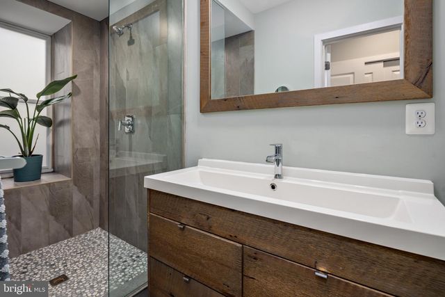 218 E BARNEY ST, Baltimore, MD 21230