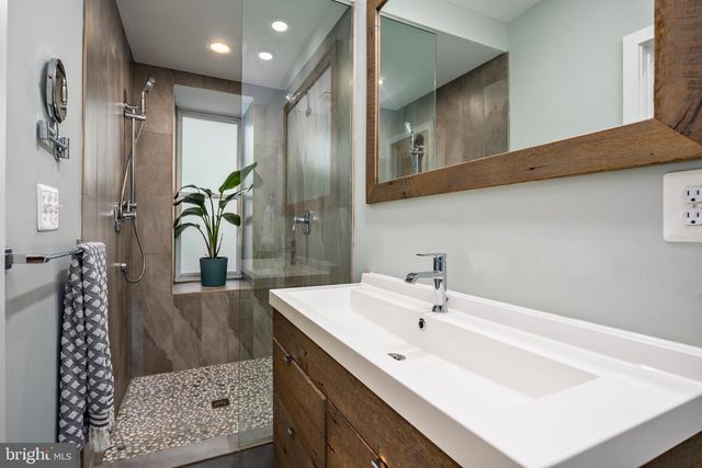 218 E BARNEY ST, Baltimore, MD 21230