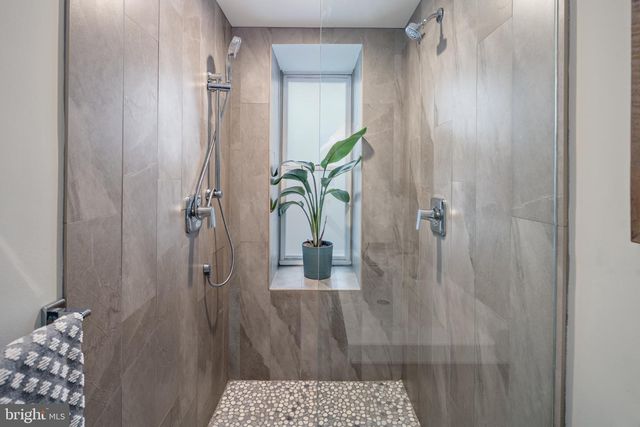 218 E BARNEY ST, Baltimore, MD 21230