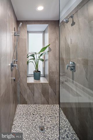 218 E BARNEY ST, Baltimore, MD 21230