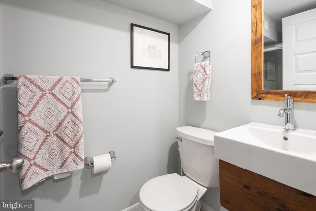 218 E BARNEY ST, Baltimore, MD 21230