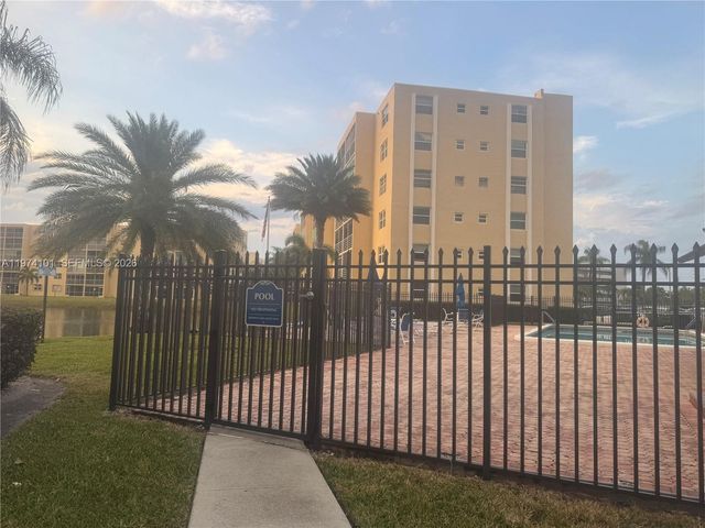 441 SE 3rd St 505, Dania Beach, FL 33004