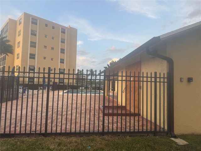441 SE 3rd St 505, Dania Beach, FL 33004