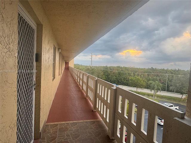 441 SE 3rd St 505, Dania Beach, FL 33004