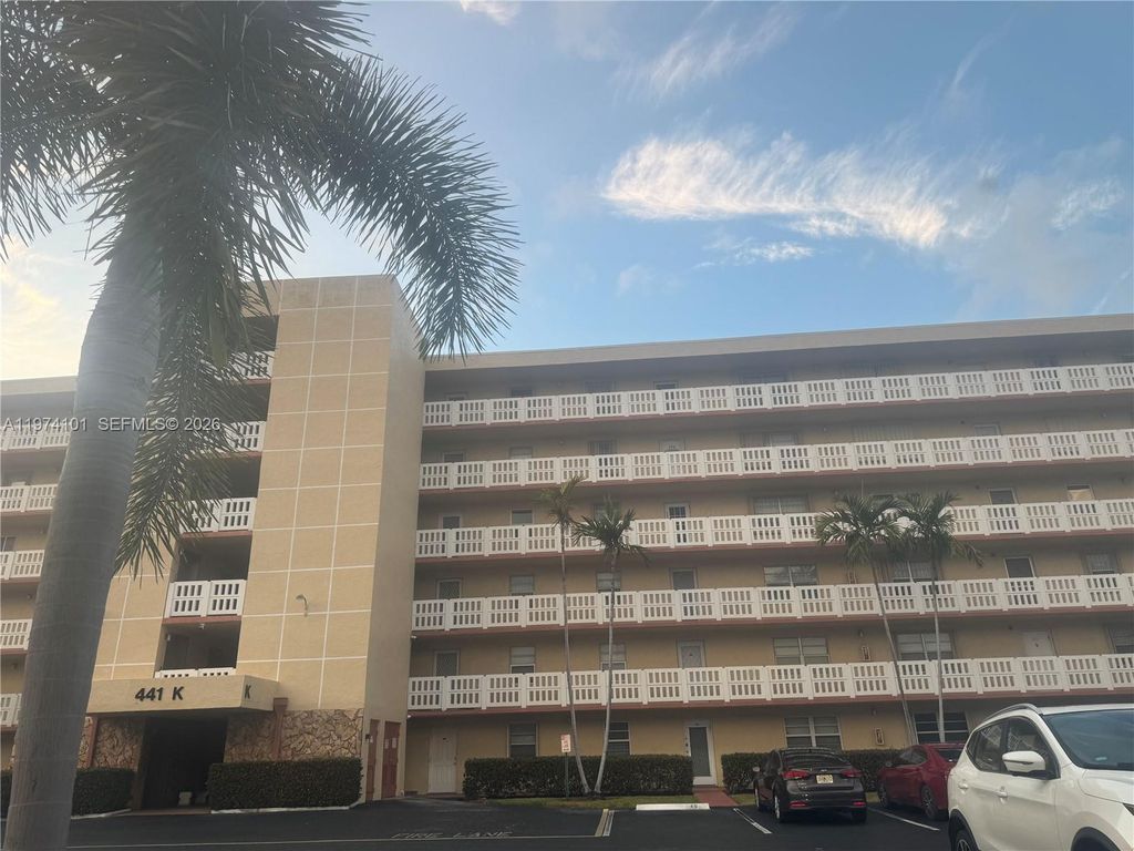 441 SE 3rd St 505, Dania Beach, FL 33004