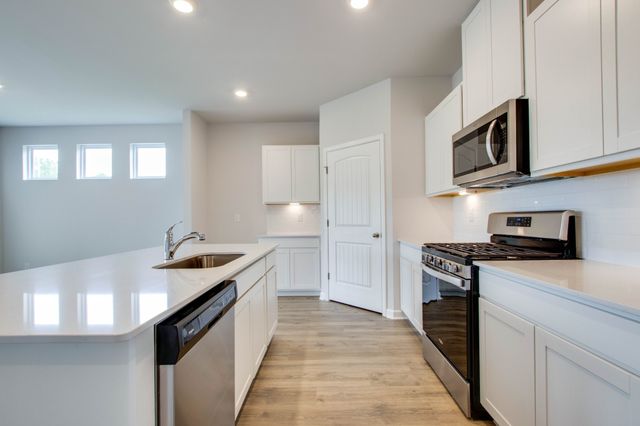 2210 Quinn Drive, White House, TN 37188