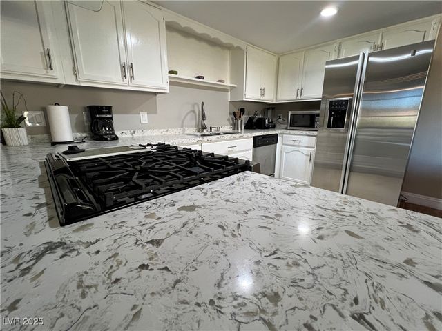 6611 Tropicana 201, Las Vegas, NV 89103