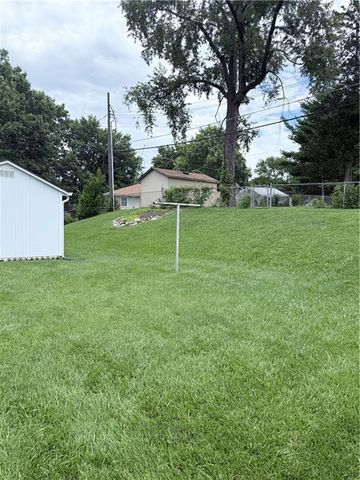 1613 N Mccoy Street, Independence, MO 64050