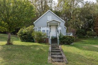 1102 Blackstone Ave, Connellsville, PA 15425