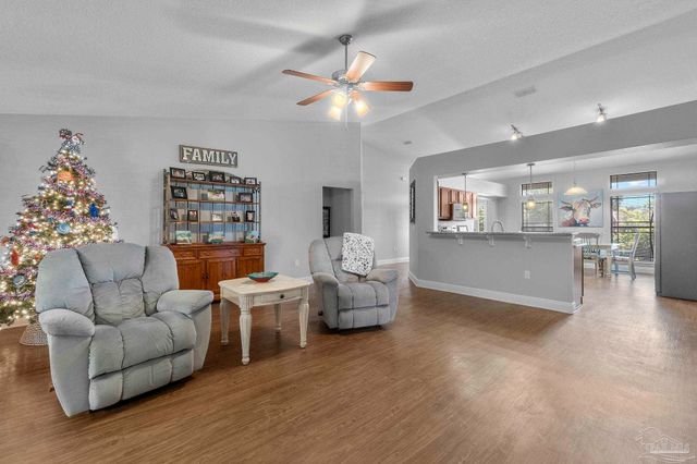 3907 Elevator Ct, Pace, FL 32571