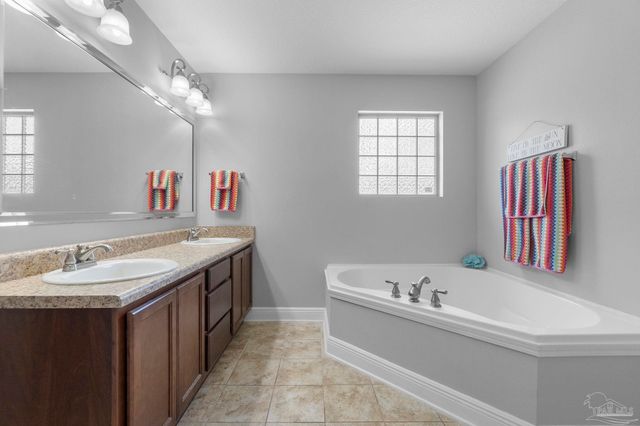 3907 Elevator Ct, Pace, FL 32571