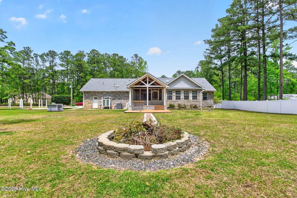 519 Boundaryline Drive NW, Calabash, NC 28467