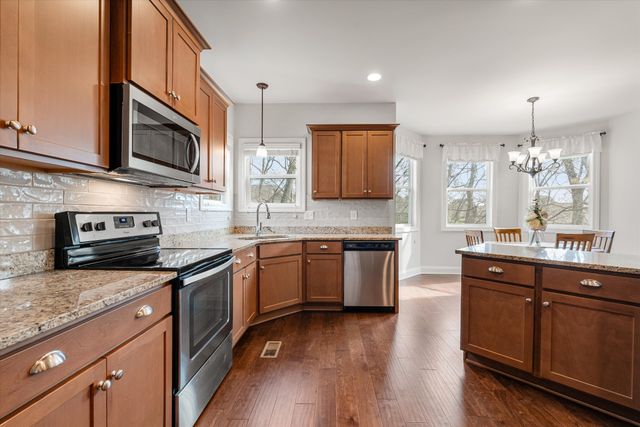 805 Tanager Pl, Lebanon, TN 37087