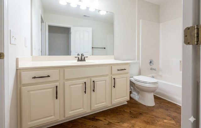 6 Sherwood Court, Lake In The Hills, IL 60156