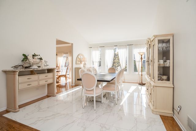 6 Sherwood Court, Lake In The Hills, IL 60156