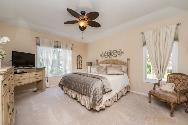 6 Sherwood Court, Lake In The Hills, IL 60156