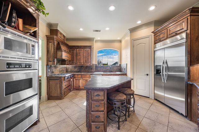 530 Ridge Point Drive, Heath, TX 75126