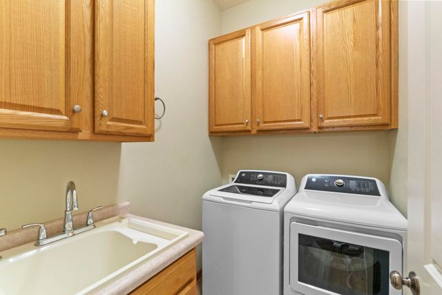 1502 Quail Ridge Road, Cedar Falls, IA 50613