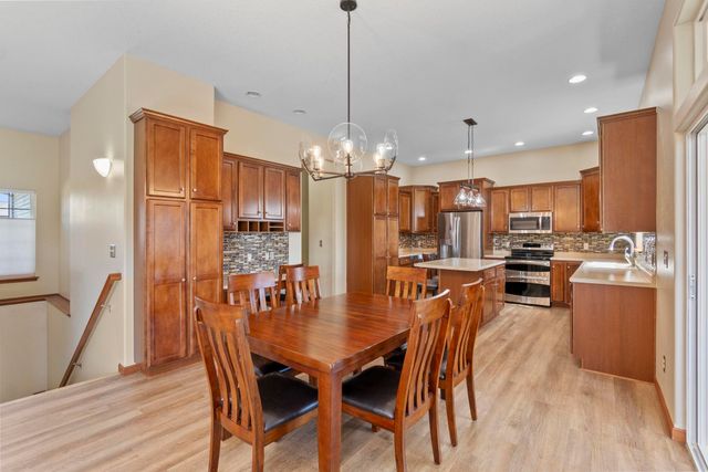 1502 Quail Ridge Road, Cedar Falls, IA 50613