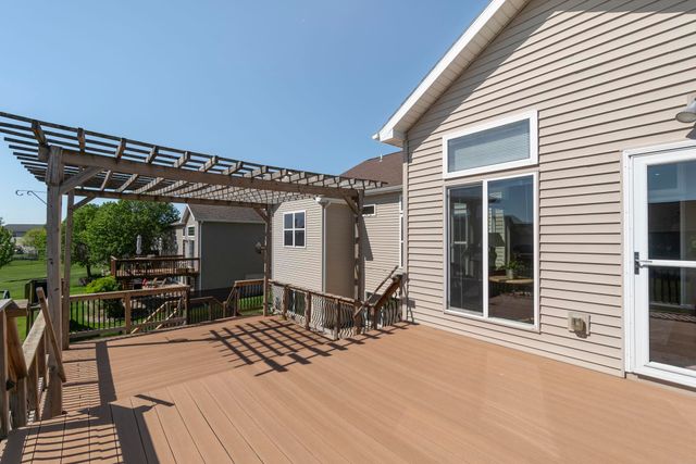 1502 Quail Ridge Road, Cedar Falls, IA 50613