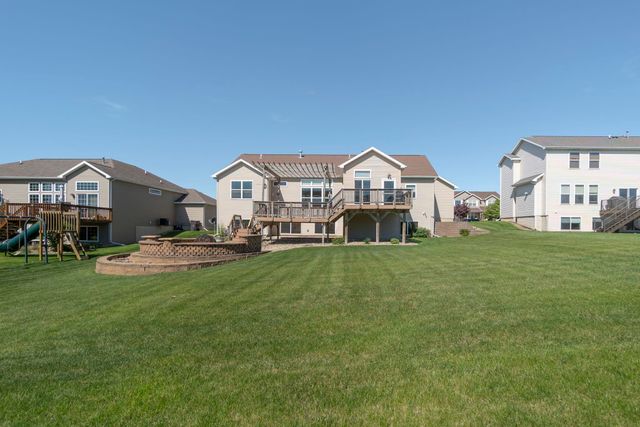 1502 Quail Ridge Road, Cedar Falls, IA 50613