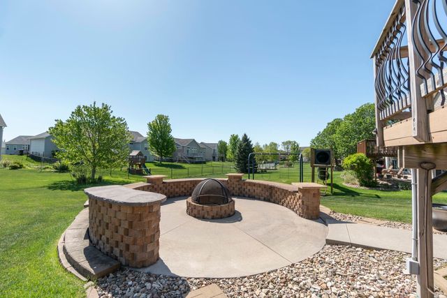 1502 Quail Ridge Road, Cedar Falls, IA 50613