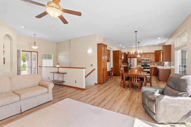 1502 Quail Ridge Road, Cedar Falls, IA 50613