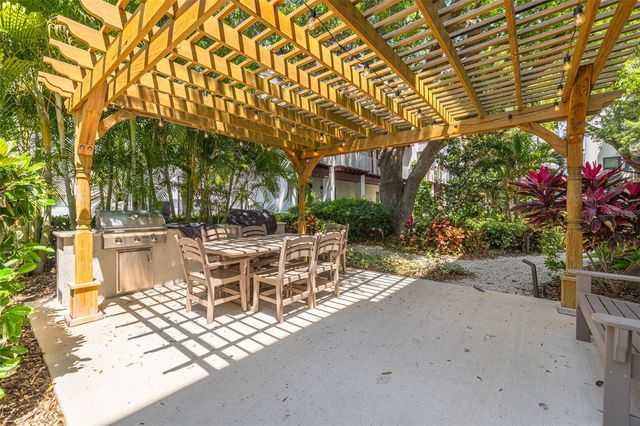 946 HIGHLAND AVENUE 8, Dunedin, FL 34698