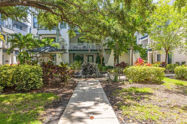 946 HIGHLAND AVENUE 8, Dunedin, FL 34698
