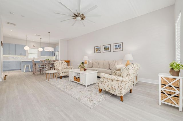 946 HIGHLAND AVENUE 8, Dunedin, FL 34698
