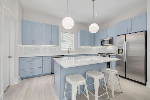 946 HIGHLAND AVENUE 8, Dunedin, FL 34698