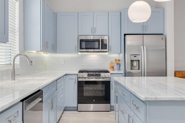 946 HIGHLAND AVENUE 8, Dunedin, FL 34698