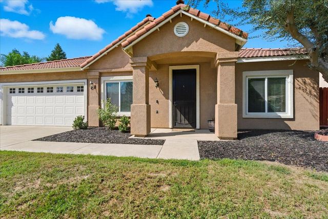 141 N Boise Court, Visalia, CA 93291