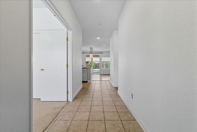 141 N Boise Court, Visalia, CA 93291