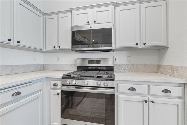 141 N Boise Court, Visalia, CA 93291