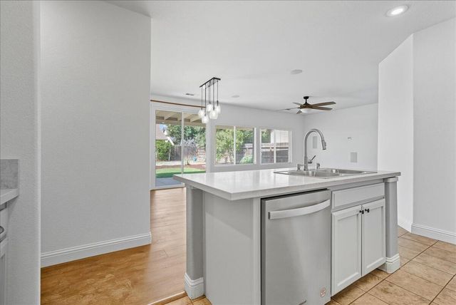 141 N Boise Court, Visalia, CA 93291