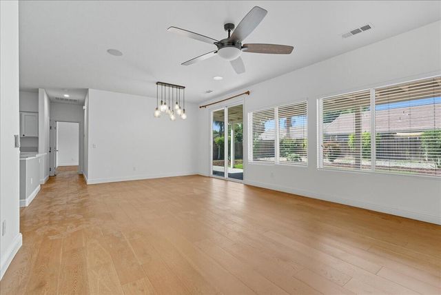 141 N Boise Court, Visalia, CA 93291