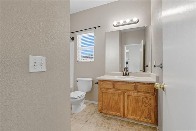 141 N Boise Court, Visalia, CA 93291