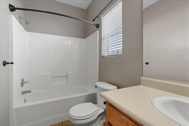 141 N Boise Court, Visalia, CA 93291