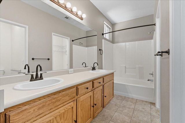 141 N Boise Court, Visalia, CA 93291