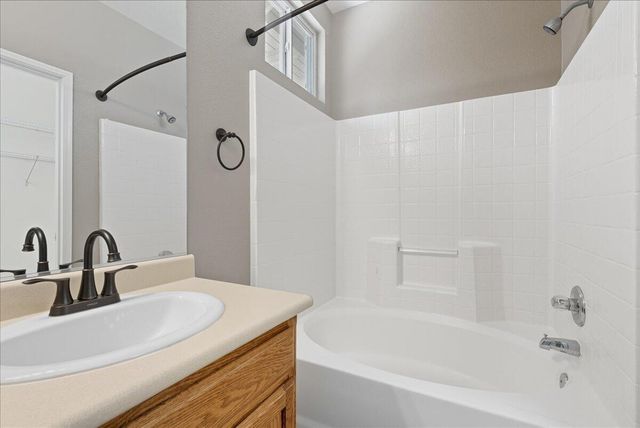 141 N Boise Court, Visalia, CA 93291