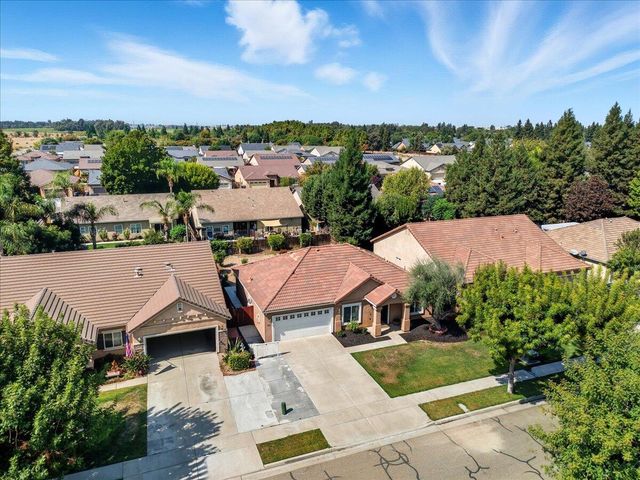 141 N Boise Court, Visalia, CA 93291