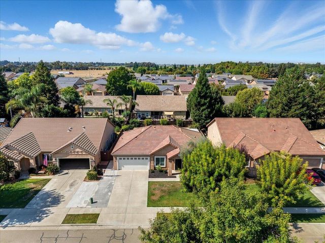 141 N Boise Court, Visalia, CA 93291
