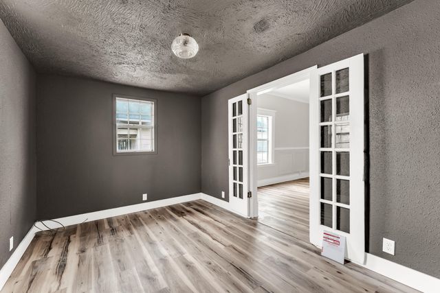 1885 N Douglas Avenue, Springfield, MO 65803