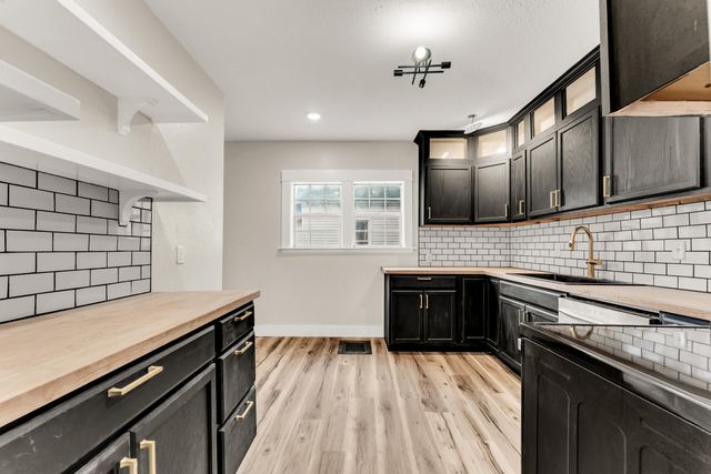 1885 N Douglas Avenue, Springfield, MO 65803