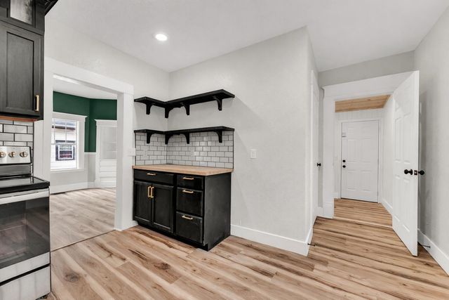 1885 N Douglas Avenue, Springfield, MO 65803