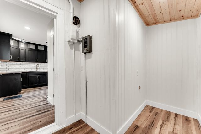 1885 N Douglas Avenue, Springfield, MO 65803