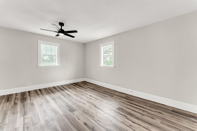 1885 N Douglas Avenue, Springfield, MO 65803