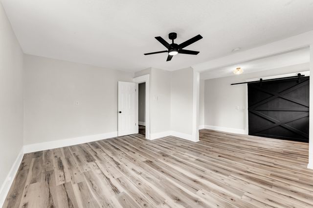 1885 N Douglas Avenue, Springfield, MO 65803